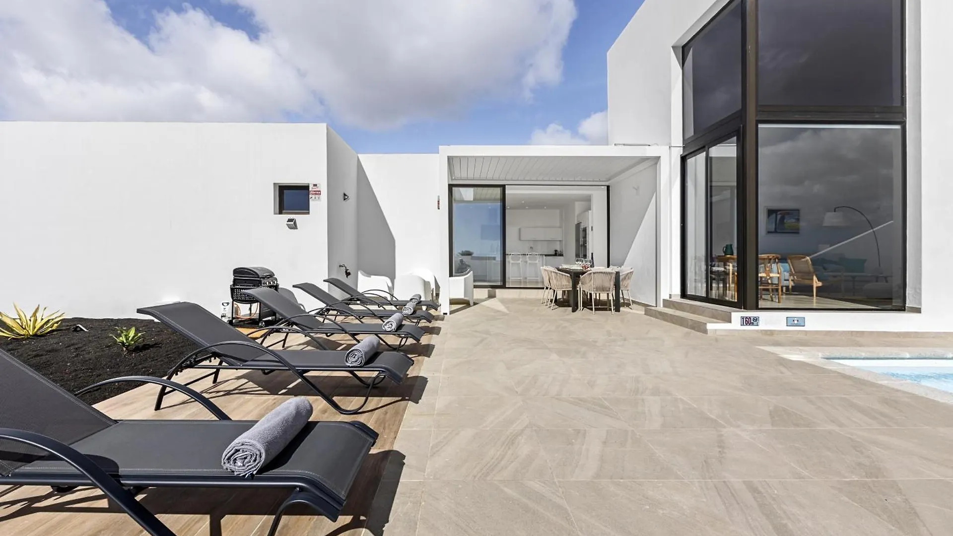 Casahost Fontaine Bleue Villa Tias 0*,